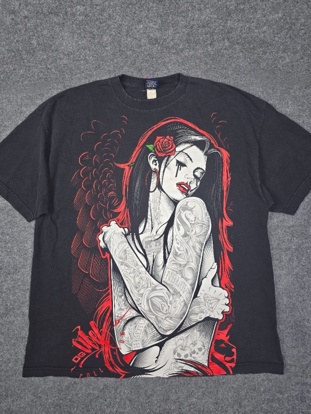 OGABEL Crossed Arms Graphic Tee Mens 2XL(FL-XL) Black Faded Y2K Tattoo Art Shirt